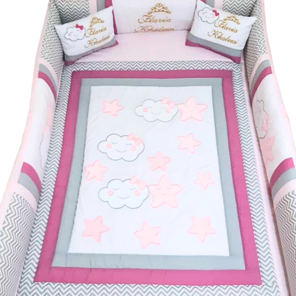 Set de Cama Cuna Cajonera y 4 protectores - Prestige - Nubes y estrellas - Rosado
