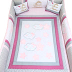 Set de Cama Cuna Cajonera y 4 protectores - Prestige - Nubes y estrellas - Rosado