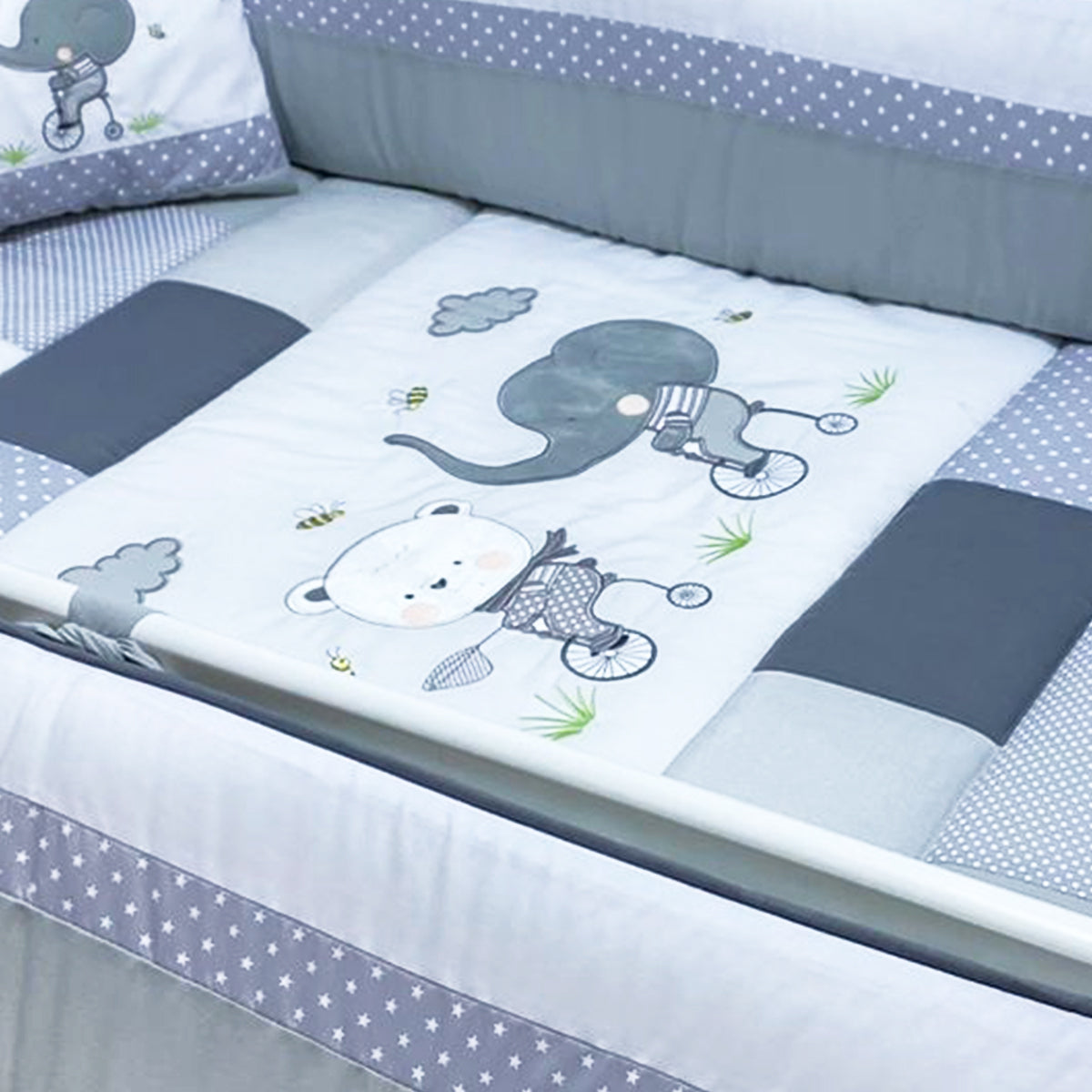 Set de Cuna y 4 protectores - Prestige - Ciclistas - Gris