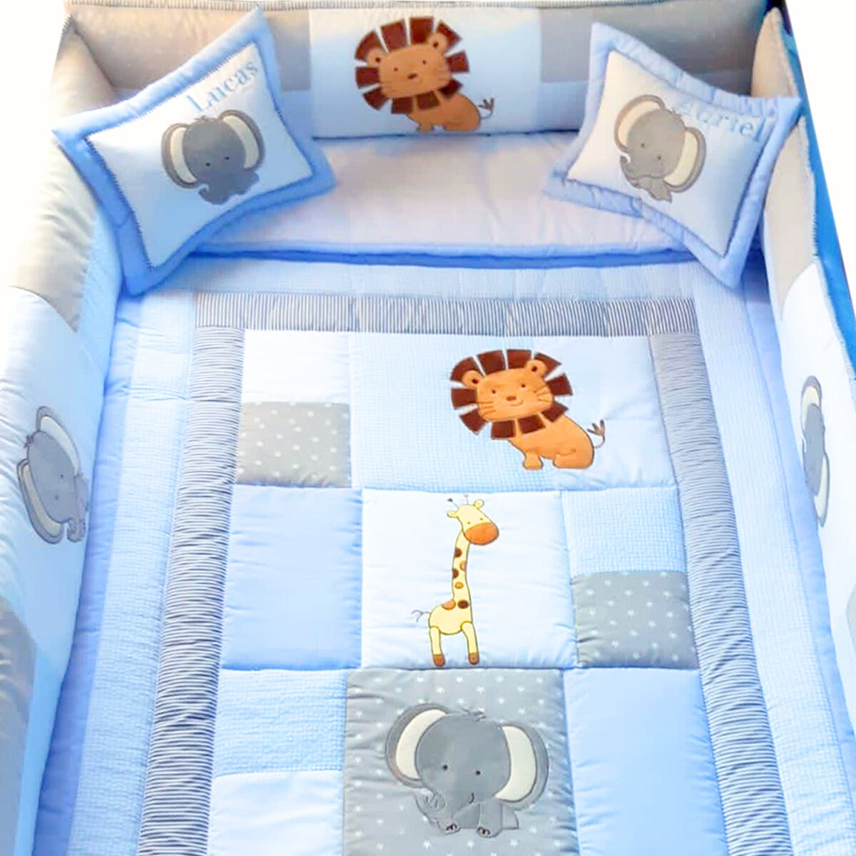 Set de Cama Cuna Cajonera y 4 protectores - Prestige - Safari Celeste
